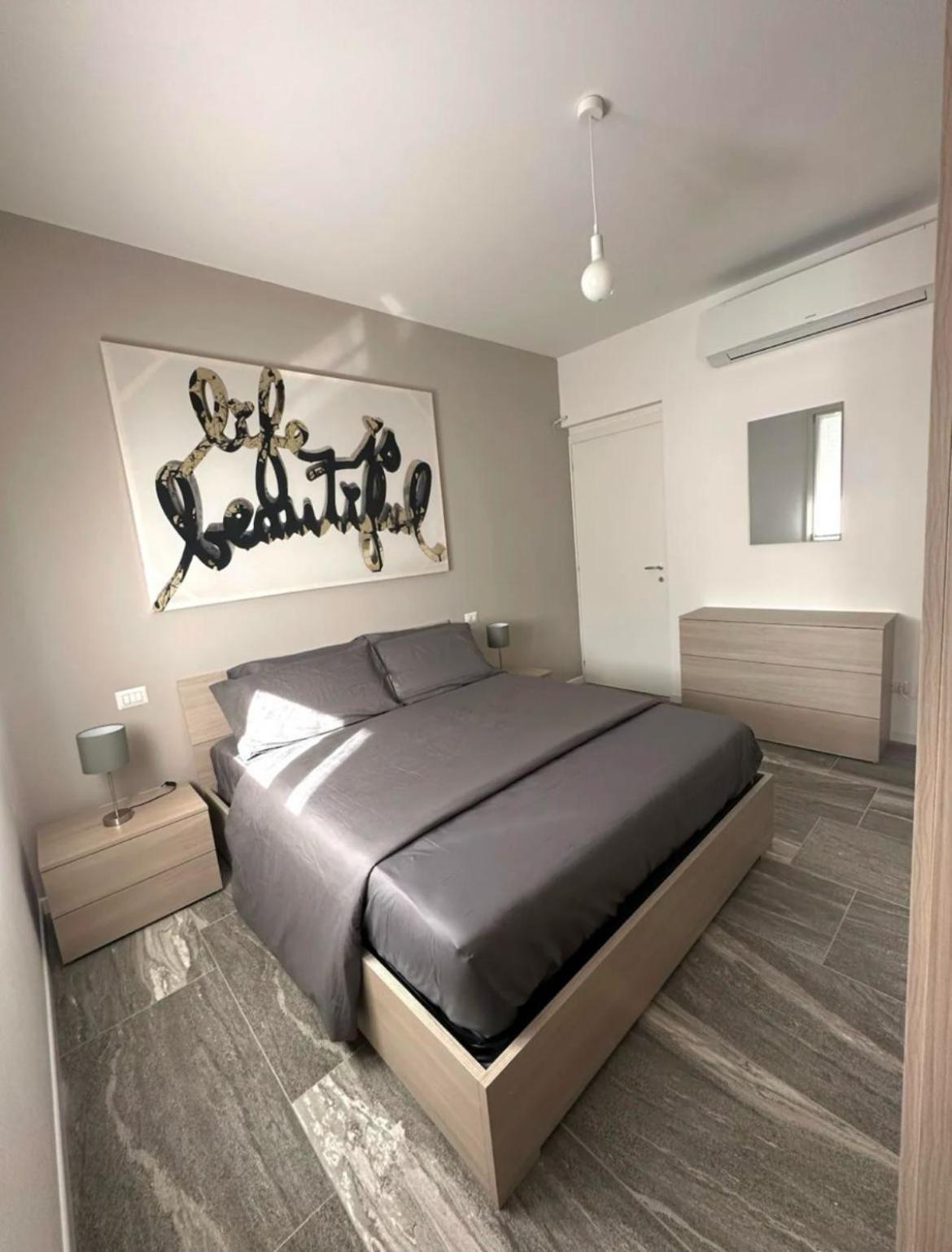 Essential Apartment Sesto San Giovanni Luaran gambar