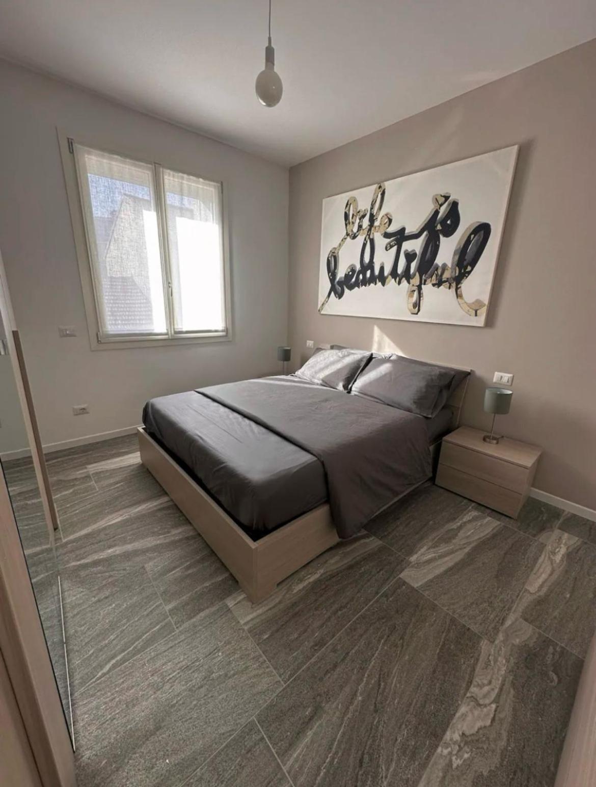 Essential Apartment Sesto San Giovanni Luaran gambar