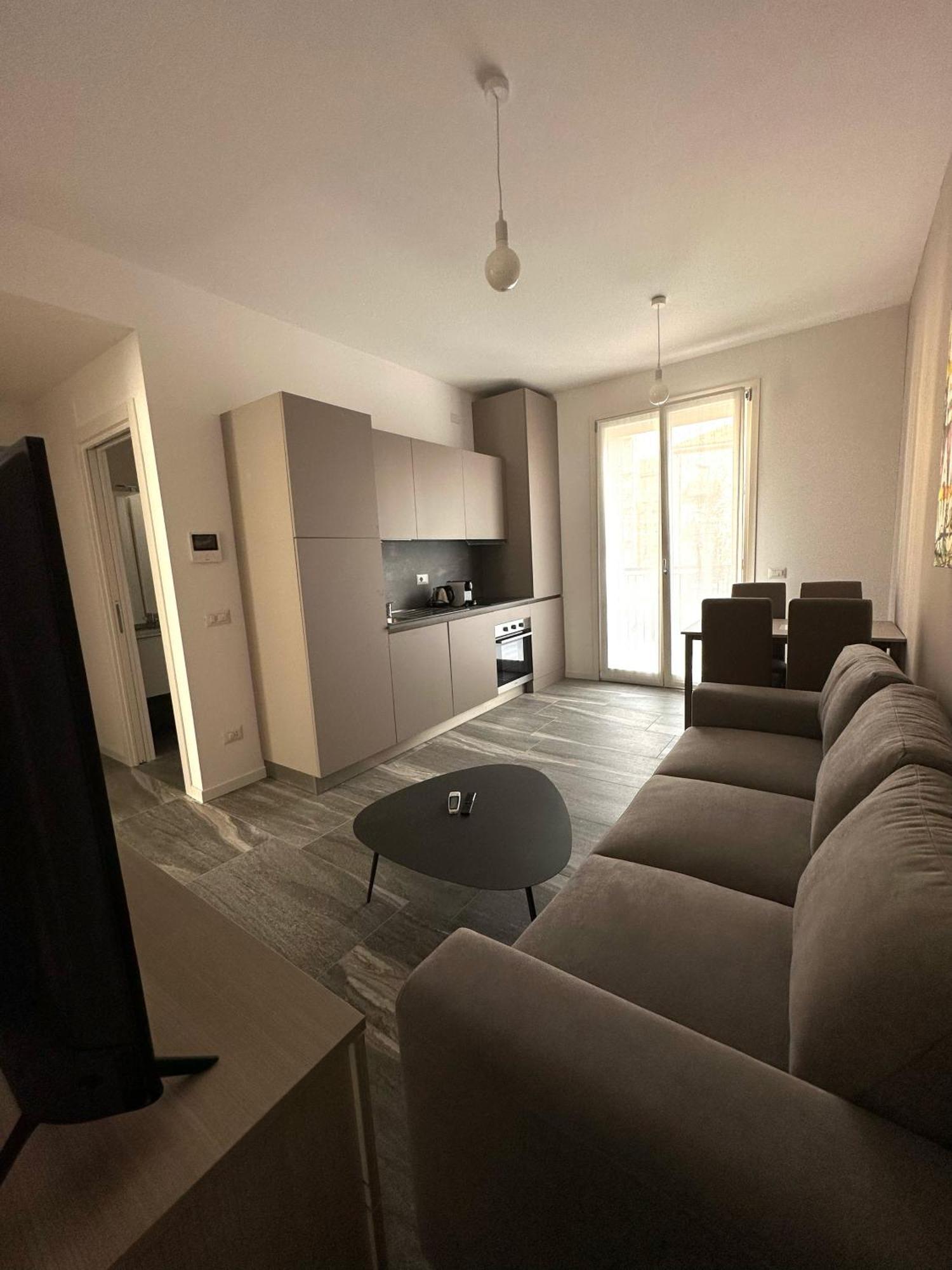 Essential Apartment Sesto San Giovanni Luaran gambar