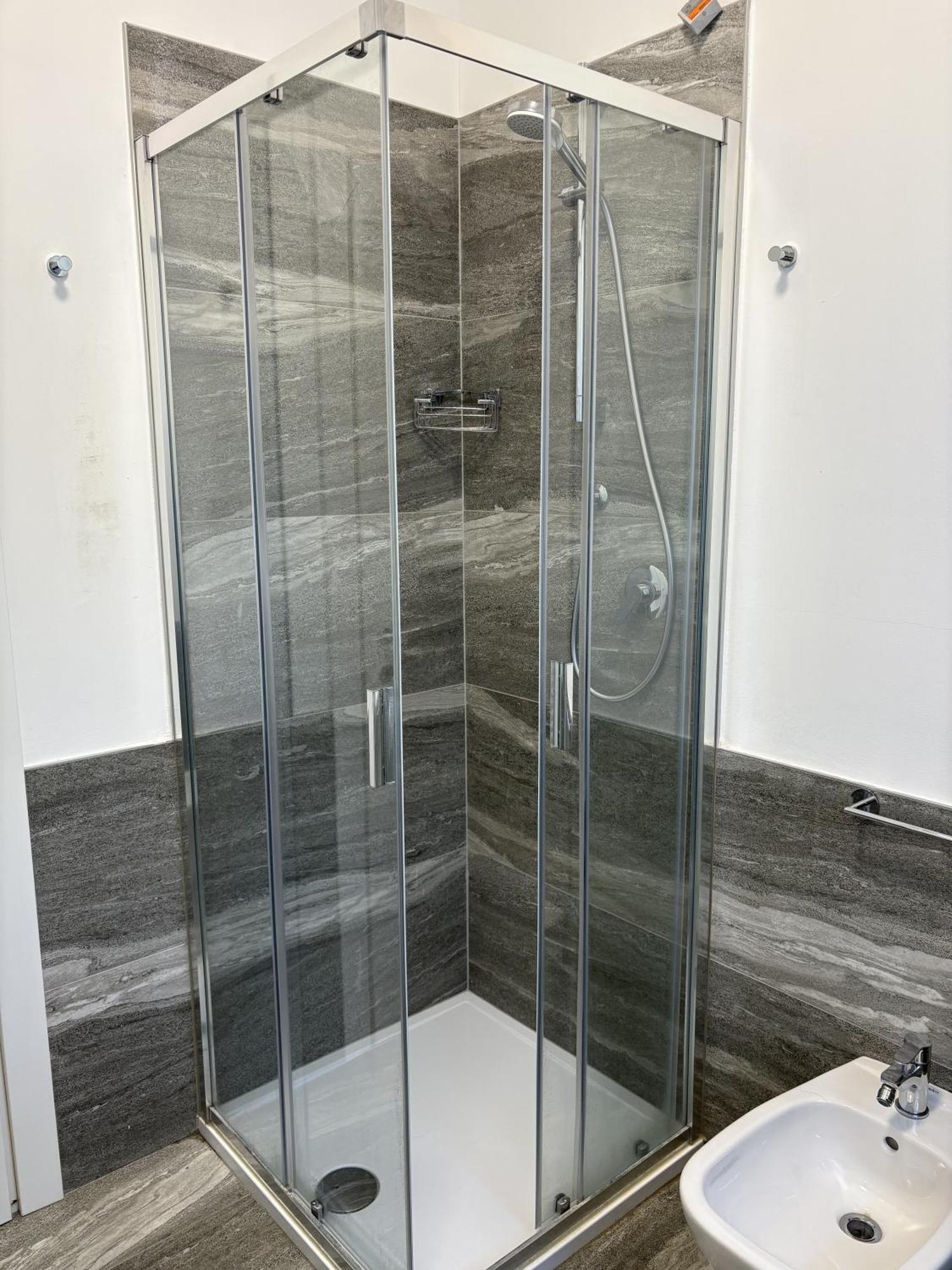 Essential Apartment Sesto San Giovanni Luaran gambar
