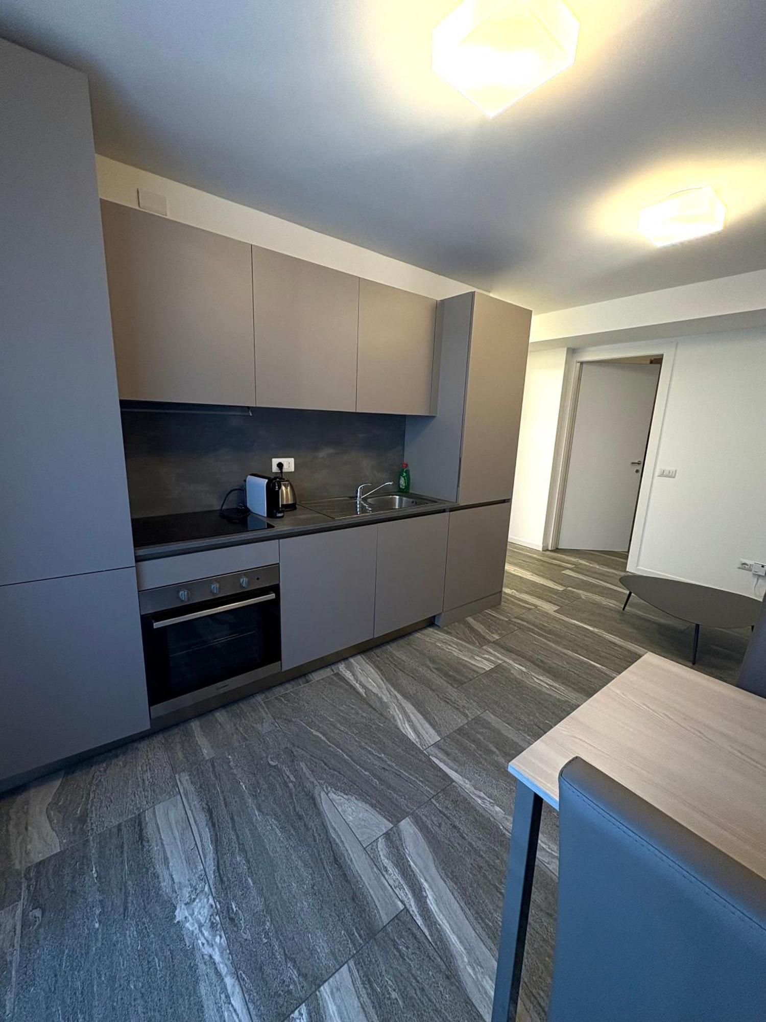 Essential Apartment Sesto San Giovanni Luaran gambar