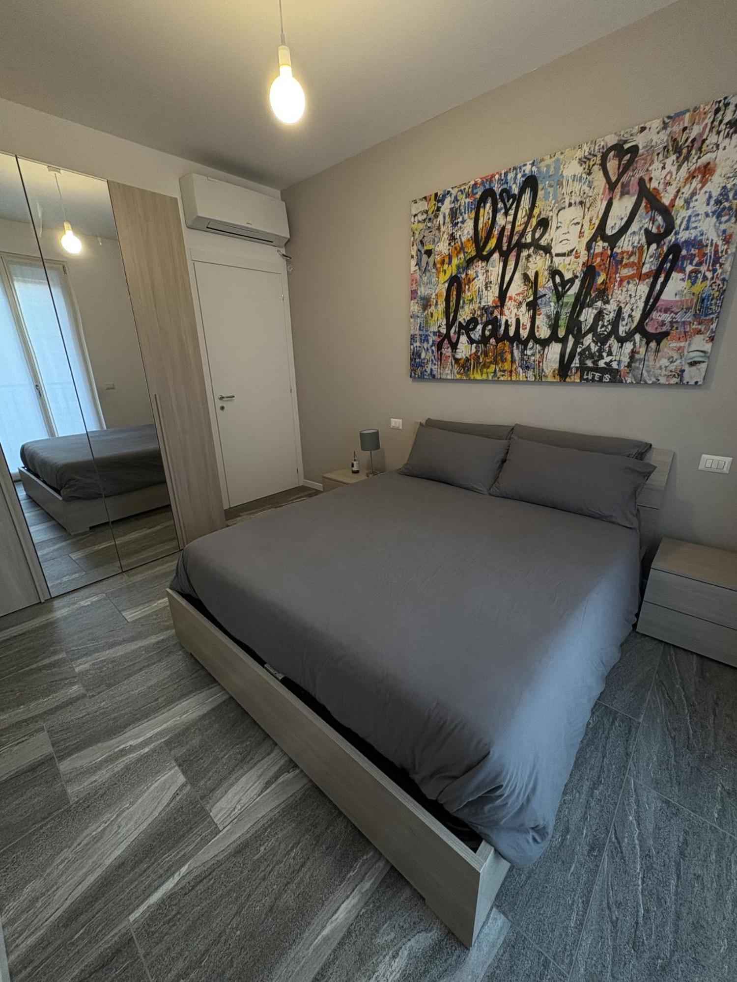 Essential Apartment Sesto San Giovanni Luaran gambar