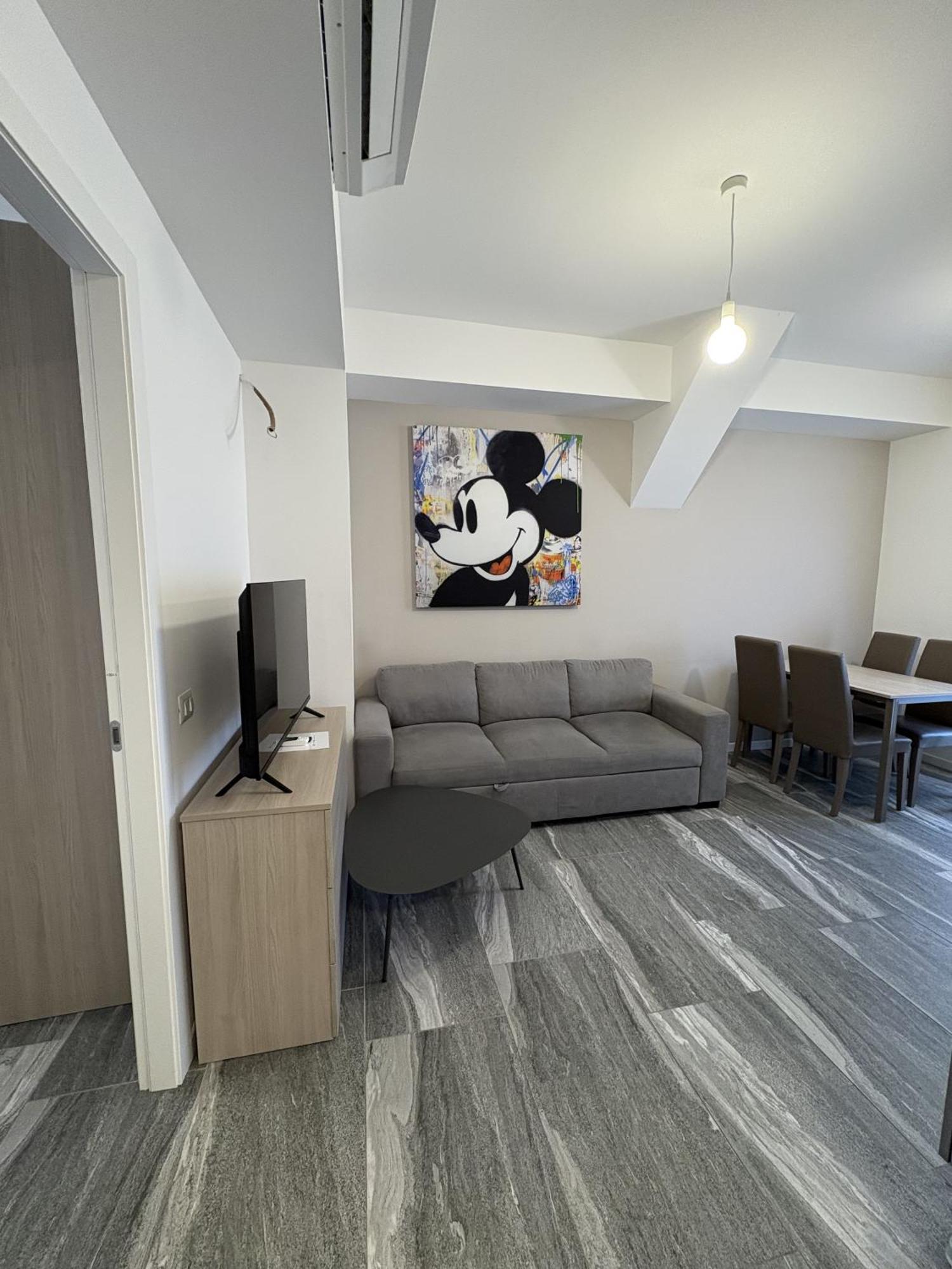 Essential Apartment Sesto San Giovanni Luaran gambar