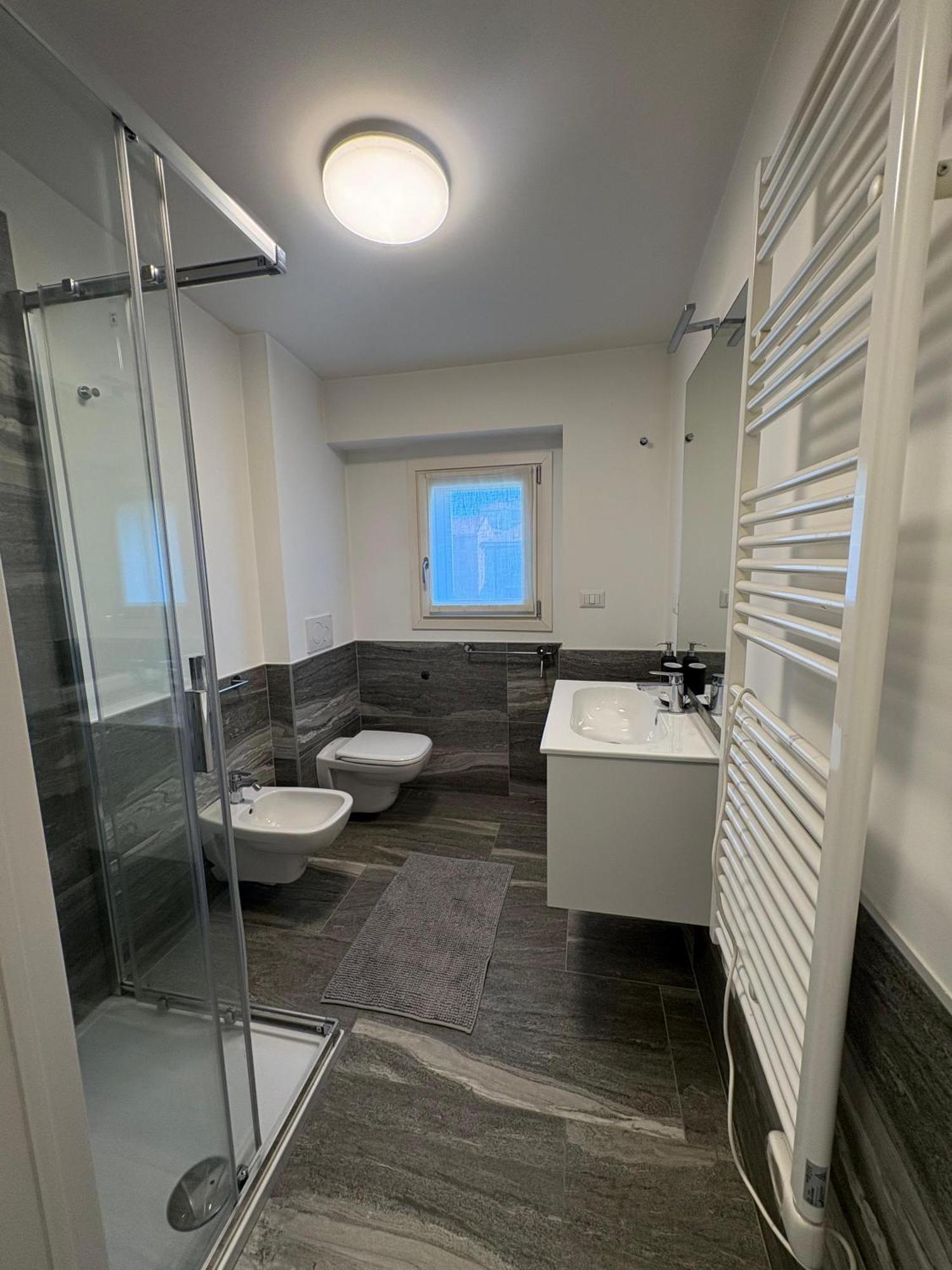 Essential Apartment Sesto San Giovanni Luaran gambar
