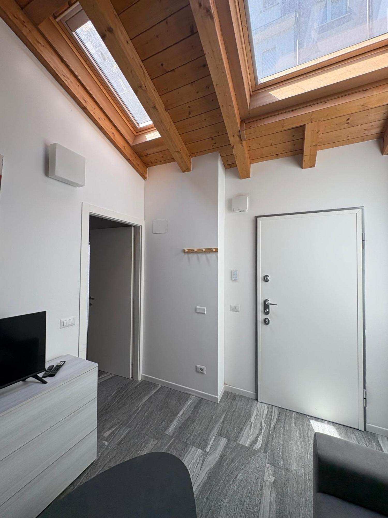 Essential Apartment Sesto San Giovanni Luaran gambar