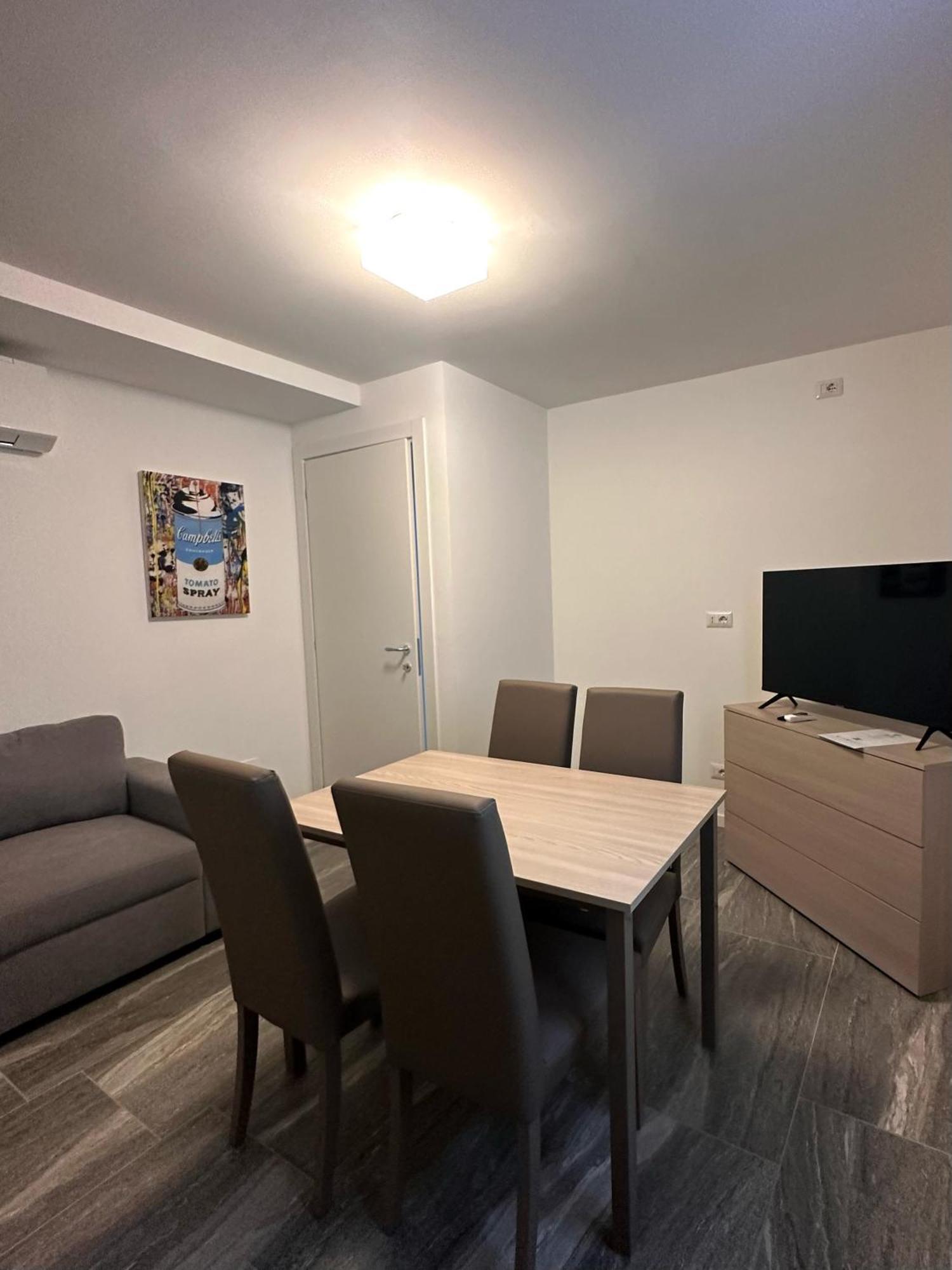 Essential Apartment Sesto San Giovanni Luaran gambar