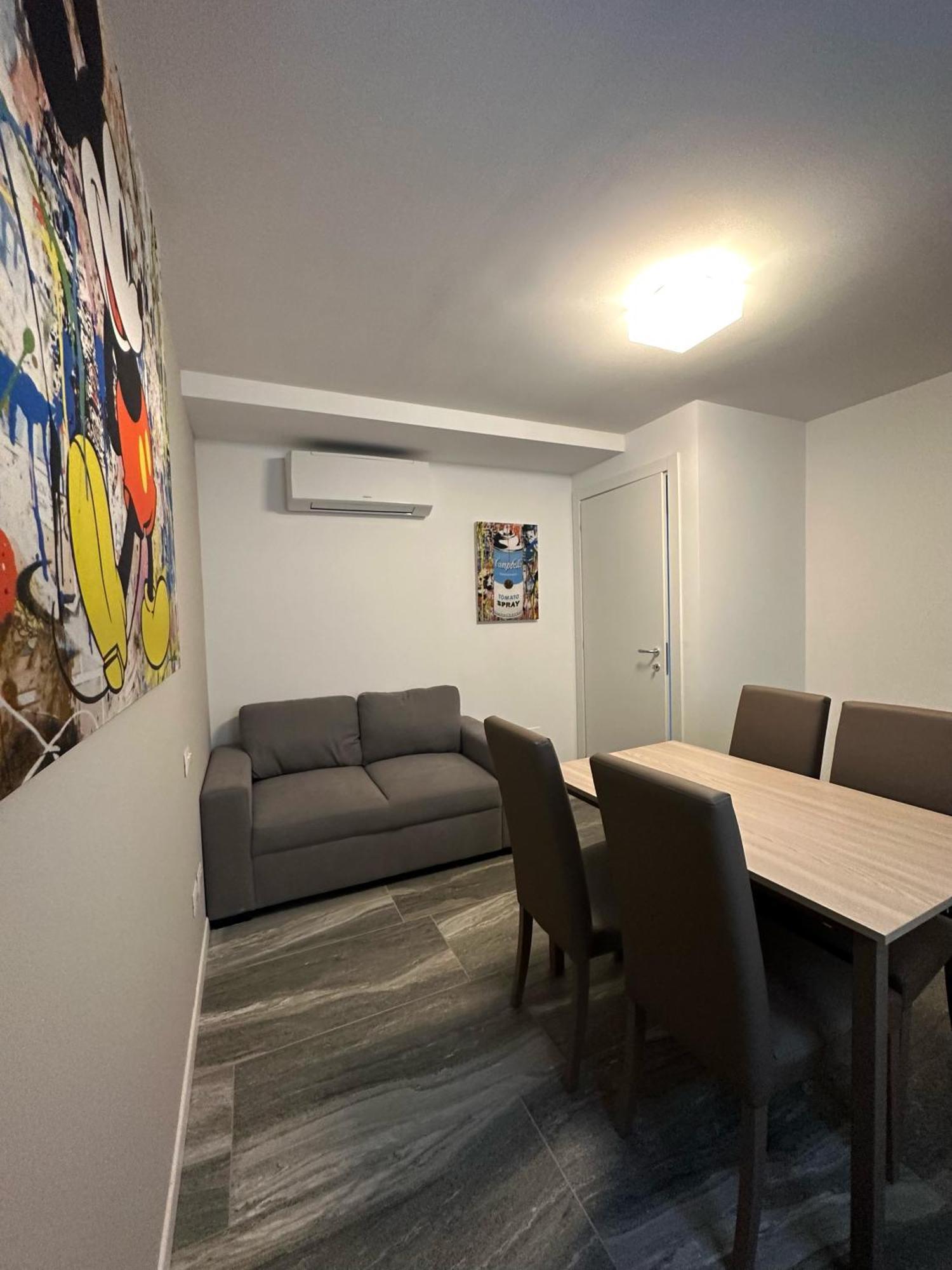 Essential Apartment Sesto San Giovanni Luaran gambar